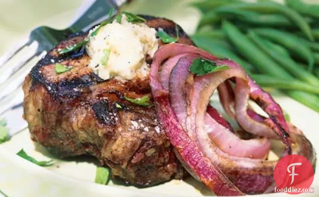 टेंडरलॉइन गोर्गोन्जोला मक्खन के साथ स्टेक