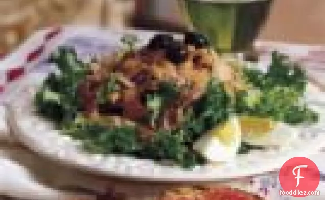 Tuna And Curly Endive Salad With Romesco Vinaigrette (xató)