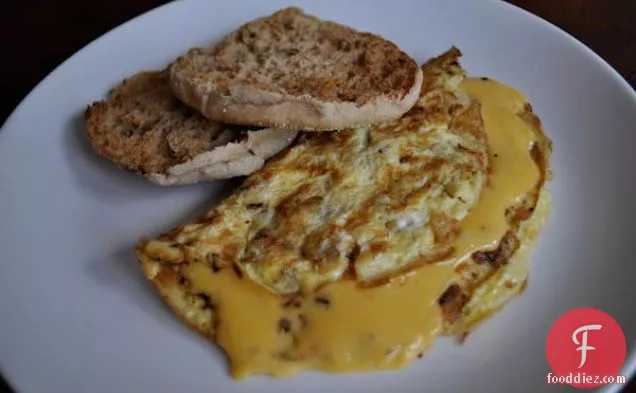 Caramelized Apple And Cheddar Omelet