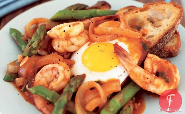 Shrimp, Asparagus and Eggs in Spicy Tomato Sauce