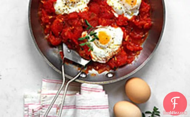 Poached Eggs With Chunky Tomato Sauce