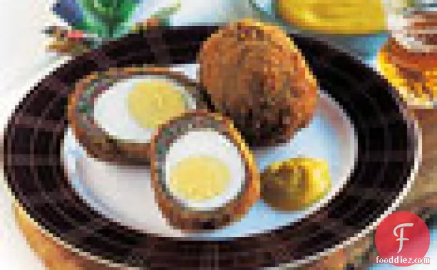 ताजा जड़ी बूटियों के साथ स्कॉच अंडे