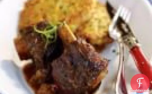 बोरबॉन और काली मिर्च ब्रेज़्ड छोटी पसलियाँ