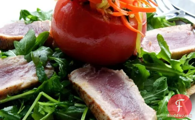 भरवां टमाटर के साथ मसालेदार टूना