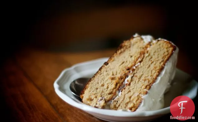 ए: नारियल फ्रॉस्टिंग के साथ नारियल का आटा केक