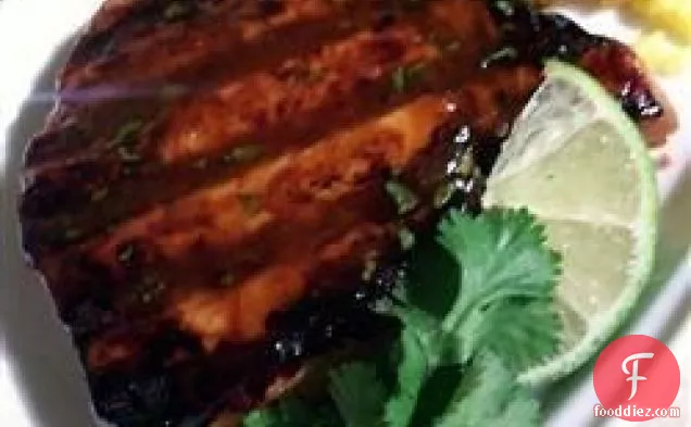 ग्रील्ड उष्णकटिबंधीय टूना स्टेक