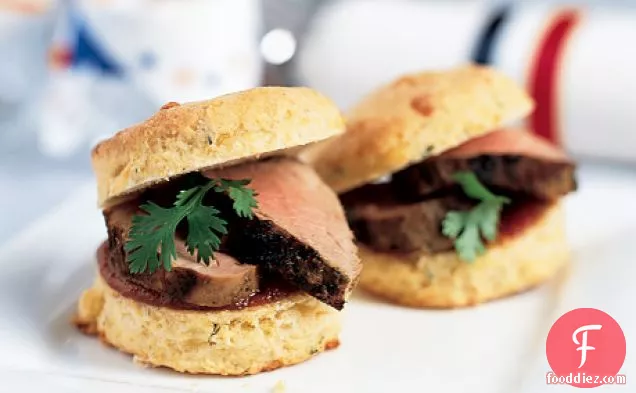 सीलेंट्रो-मिंट मैरिनेड के साथ ग्रिल्ड पोर्क टेंडरलॉइन