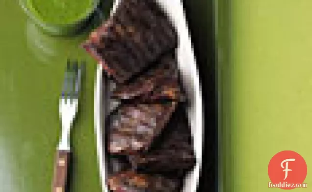 सीताफल लहसुन की चटनी के साथ स्कर्ट स्टेक