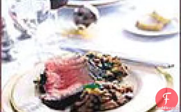 धनिया-क्रस्टेड स्टैंडिंग रिब रोस्ट