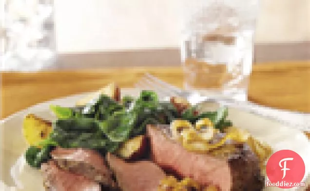 कारमेलाइज्ड प्याज के साथ पेप्पर स्टेक