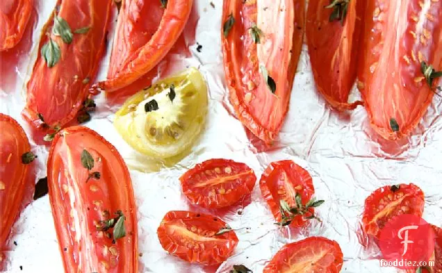 हेरलूम टमाटर और बॉबी के साथ चार-ग्रिल्ड बेलसमिक दुम स्टेक