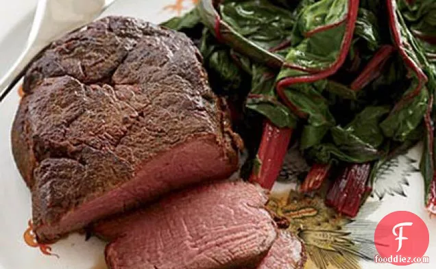 सुगंधित थाई मसालों के साथ बीफ टेंडरलॉइन