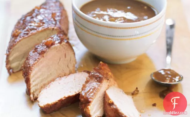 चिली सॉस के साथ भुना हुआ पोर्क टेंडरलॉइन