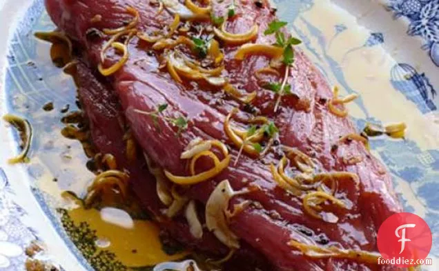 लेमन जेस्ट के साथ ग्रिल्ड पोर्क टेंडरलॉइन-थाइम मैरिनेड