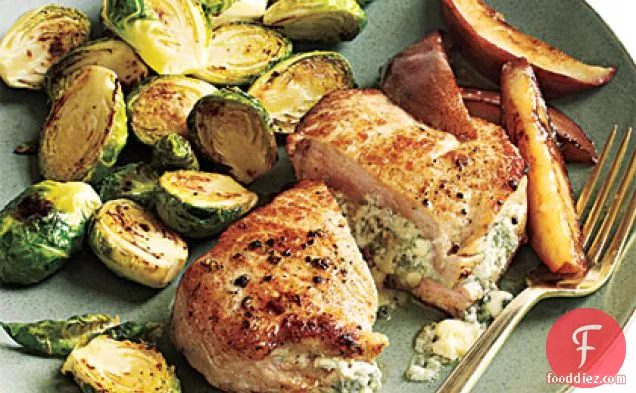 ब्लू पनीर-नाशपाती के साथ भरवां पोर्क चॉप