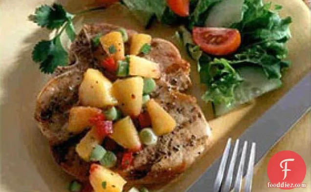 पीच साल्सा के साथ पोर्क चॉप