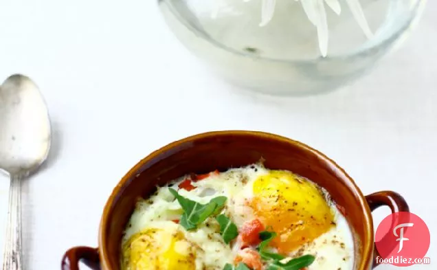 Baked Eggs With Smoked Salmon, Arugula And Manchego