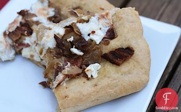 फेटा बेकन पिज्जा