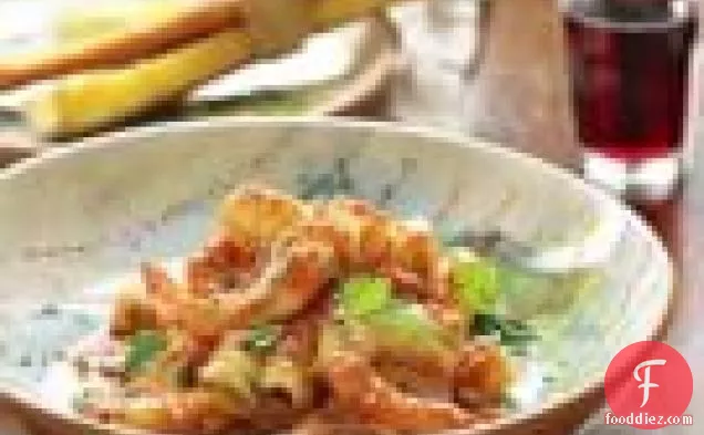 झींगा और बादाम क्रीम के साथ सिसिलियन पास्ता