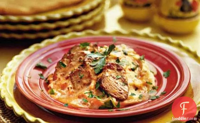 मैश किए हुए आलू और चिपोटल क्रीम के साथ ग्रील्ड बीफ