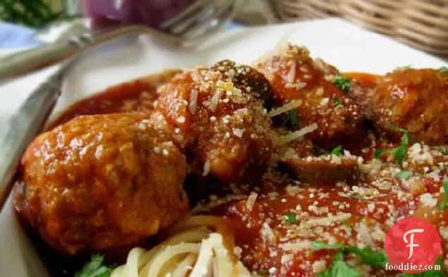 Spaghetti With Olives and Tomato (Spaghetti Alla Puttanesca)