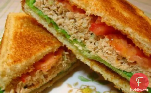 किटनकल का सरल और स्वादिष्ट सामन सलाद सैंडविच