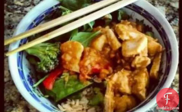 थाई मूंगफली की चटनी में चिकन राम