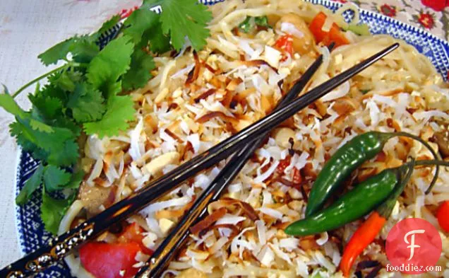 Thai Coconut Rice Noodles With Chicken