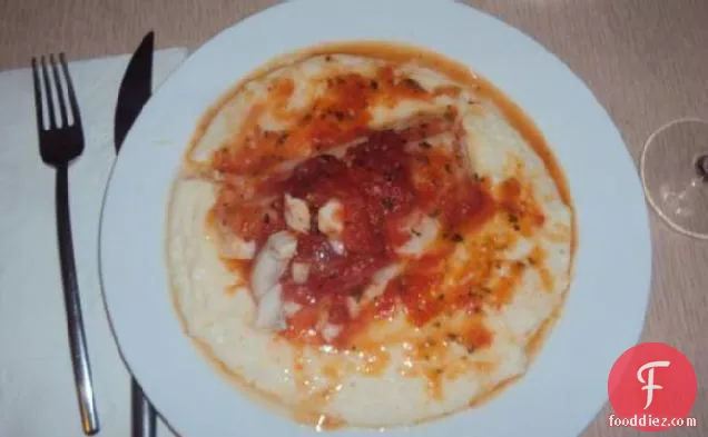 तुलसी और सफेद शराब के साथ भुना हुआ कॉड और टमाटर