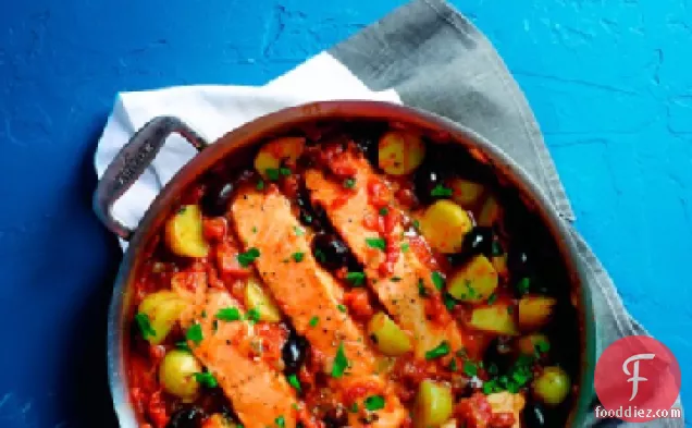 Salmon and Potatoes in Tomato Sauce