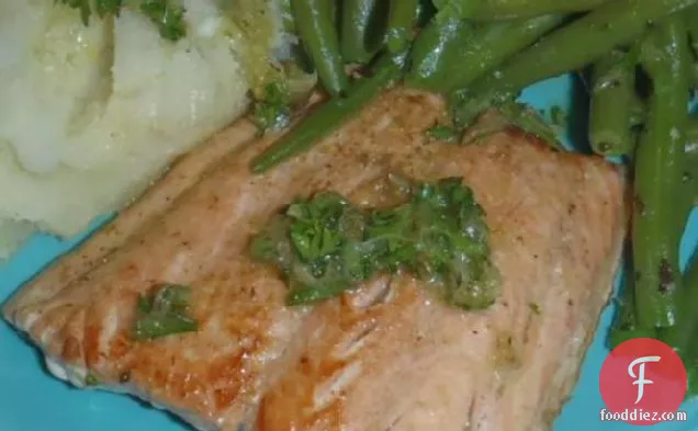 Panfried Salmon, Garlic Mash and Green Beans