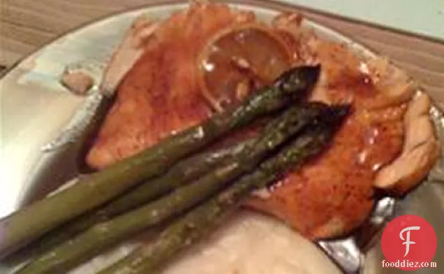 काली मिर्च-शहद देवदार तख़्त सामन