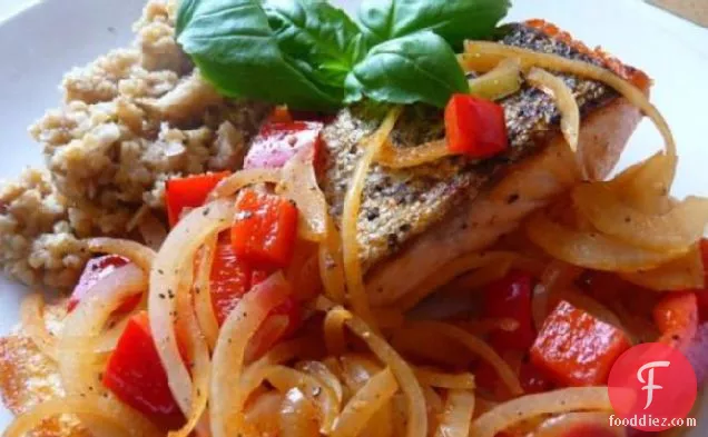 लाल मिर्च सॉस के साथ सामन