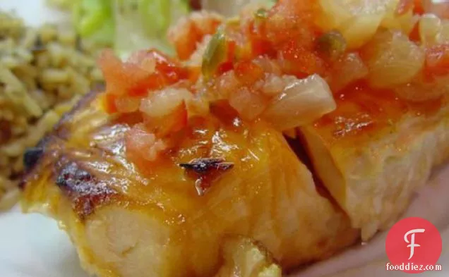 अनानास साल्सा के साथ मेपल-घुटा हुआ सामन