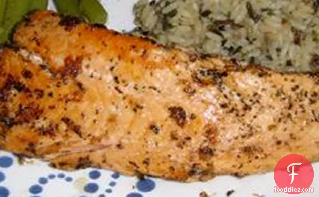 ग्रील्ड चमकता हुआ सामन