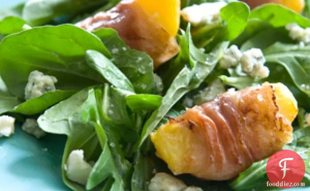 Arugula Salad With Peaches And Blue Cheese