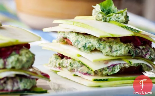 अरुगुला कद्दू के बीज पेस्टो सौकरकूट लसग्ना