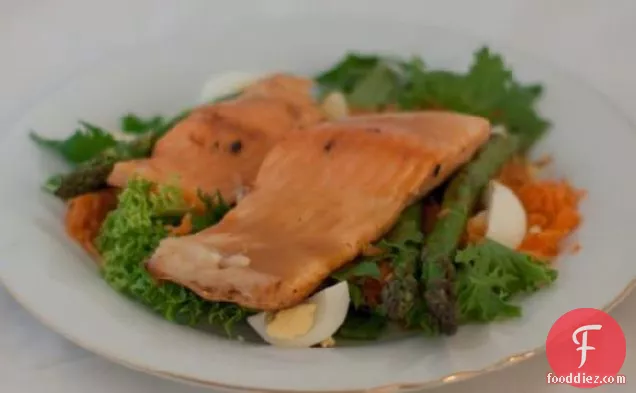 Grilled Salmon and Asparagus Salad