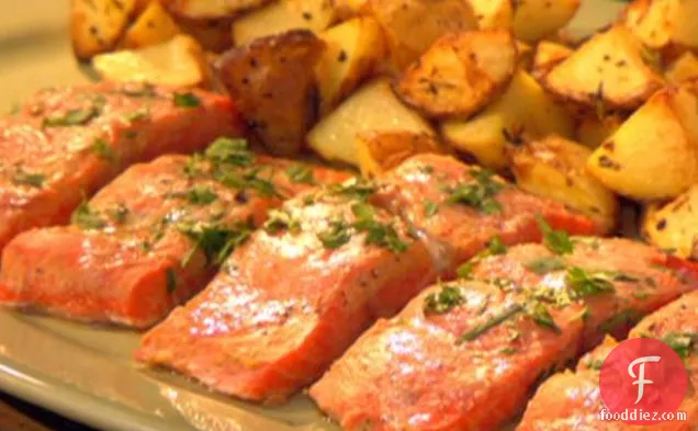 नींबू के साथ भुना हुआ मिसो सामन और मेंहदी भुना हुआ युकोन के साथ सीताफल