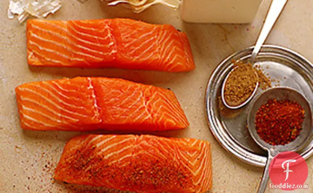 Chile-Rubbed Salmon with Papaya and Scallions