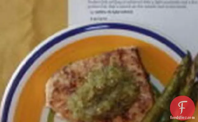 साल्सा के साथ ग्रील्ड स्वोर्डफ़िश स्टेक