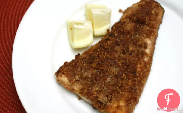 लाल मिर्च और पेकान के साथ इंद्रधनुष ट्राउट