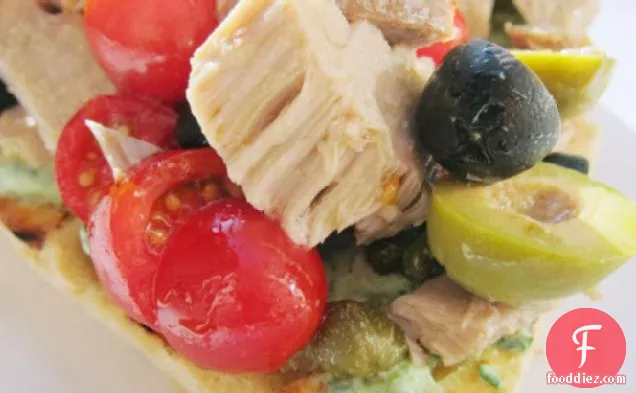 Niçoise Toasts with Fresh Tuna and Tomatoes