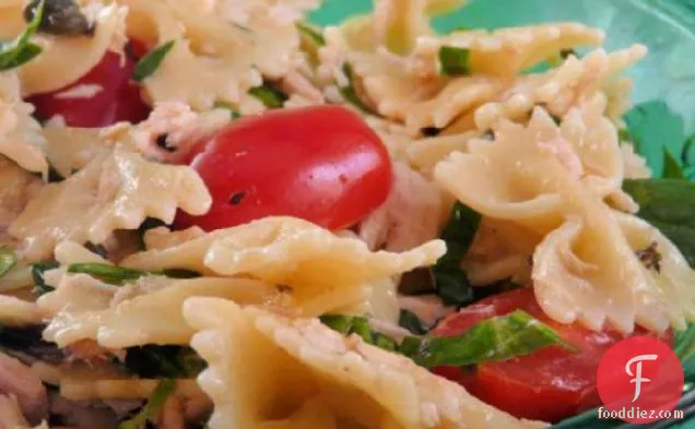 तुलसी नींबू ड्रेसिंग में टूना के साथ फारफेल