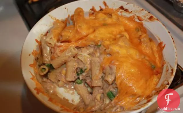 ताजा तुलसी और ग्रीक जैतून के साथ जेवियर का फरफेल टोनो