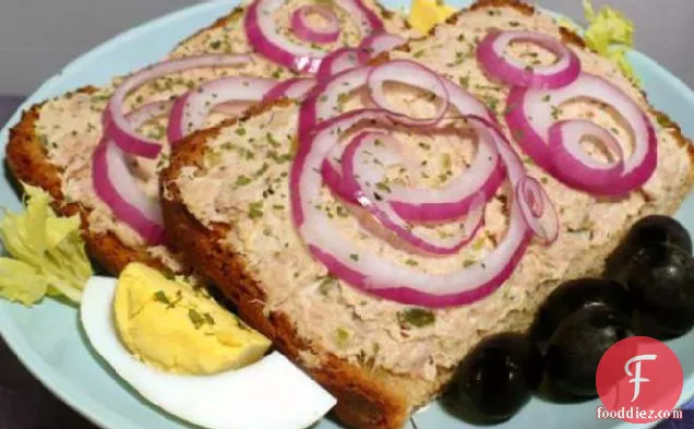 Rye Bread Sandwiches With Tuna, Pickle and Cream Cheese
