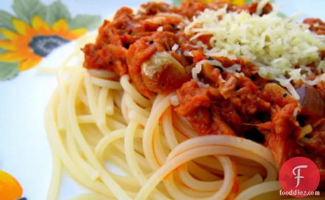 टूना के साथ मशरूम स्पेगेटी सॉस
