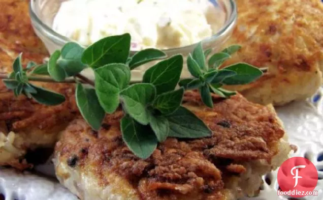 हर्बड सॉस के साथ मछली केक (जर्मन)