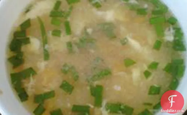 एग ड्रॉप सूप (रेस्तरां की गुणवत्ता से बेहतर!)