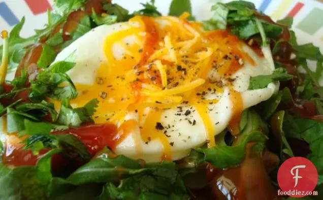 1 के लिए कैनसस सिटी-शैली बारबेक्यू सॉस के साथ फ्राइड अंडे